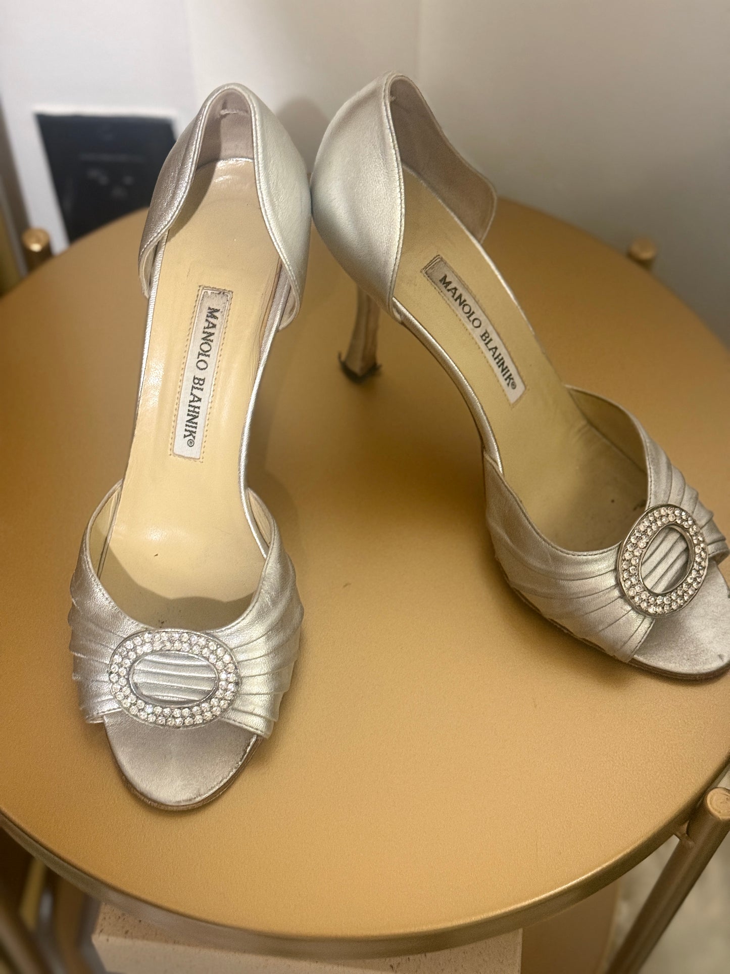 ‘A WOMENS RIGHT TO SHOES’ MANOLO BLAHNIK