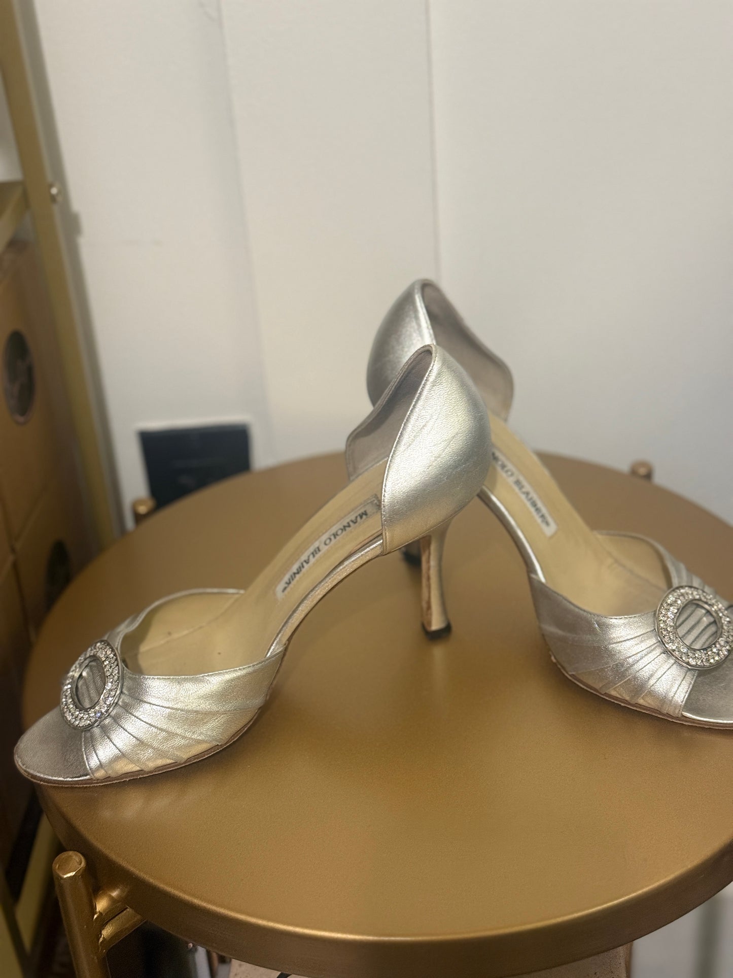 ‘A WOMENS RIGHT TO SHOES’ MANOLO BLAHNIK