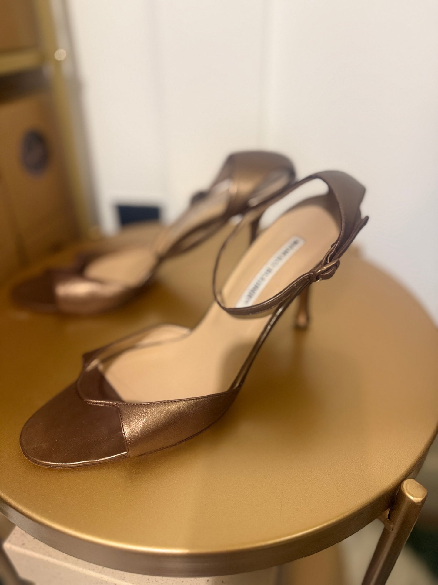 CARRIE’S ‘FAVORITE PAIR’ MANOLO BLAHNIKS