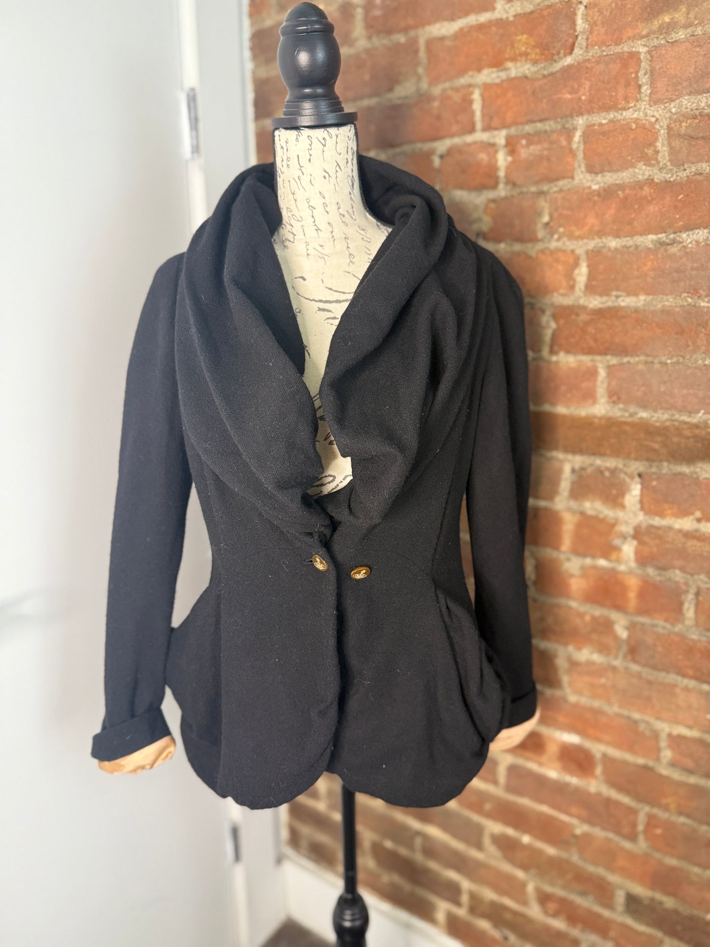 CARRIE’S COVER GIRL VIVIENNE WESTWOOD BLAZER