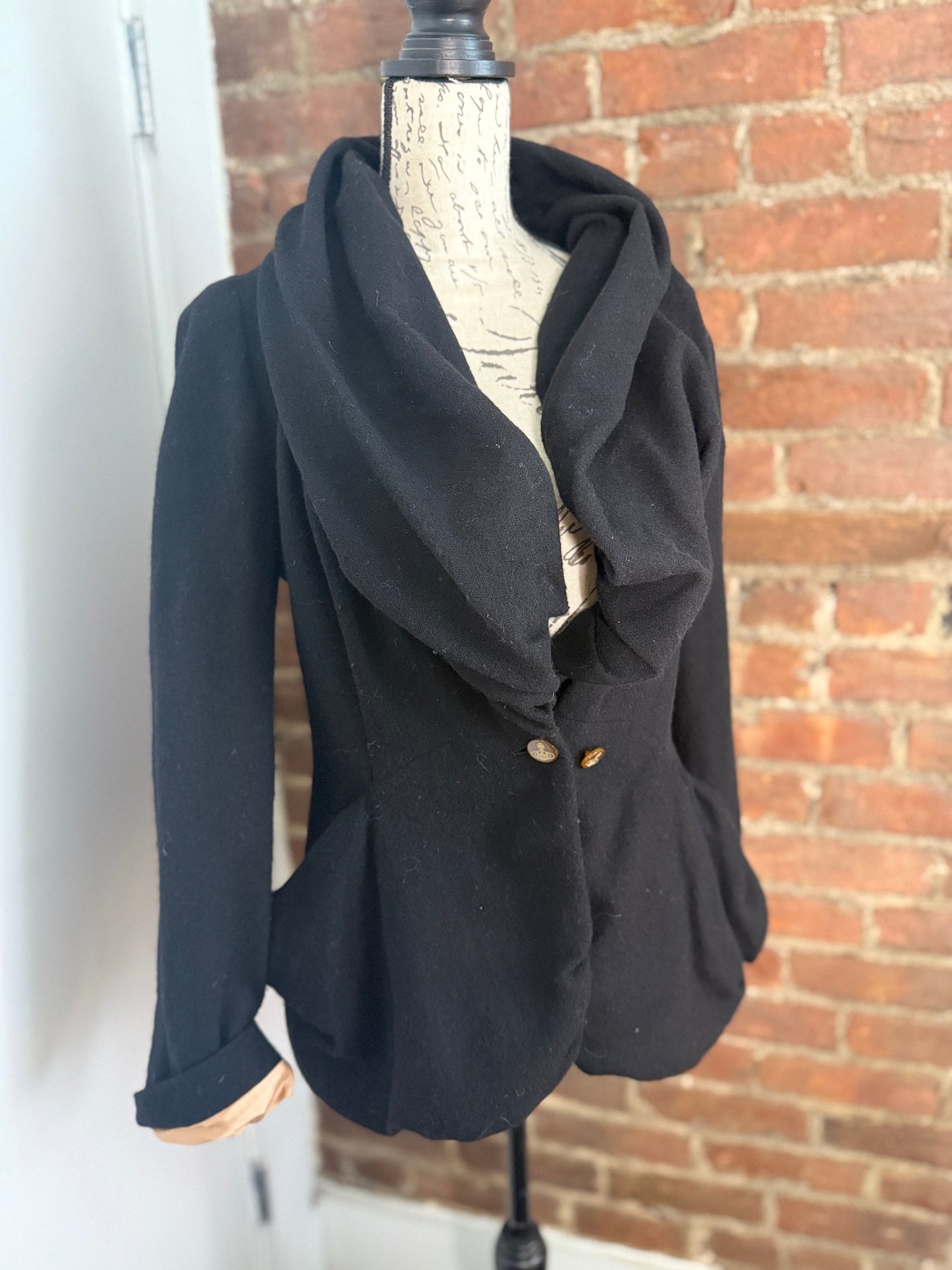 CARRIE’S COVER GIRL VIVIENNE WESTWOOD BLAZER