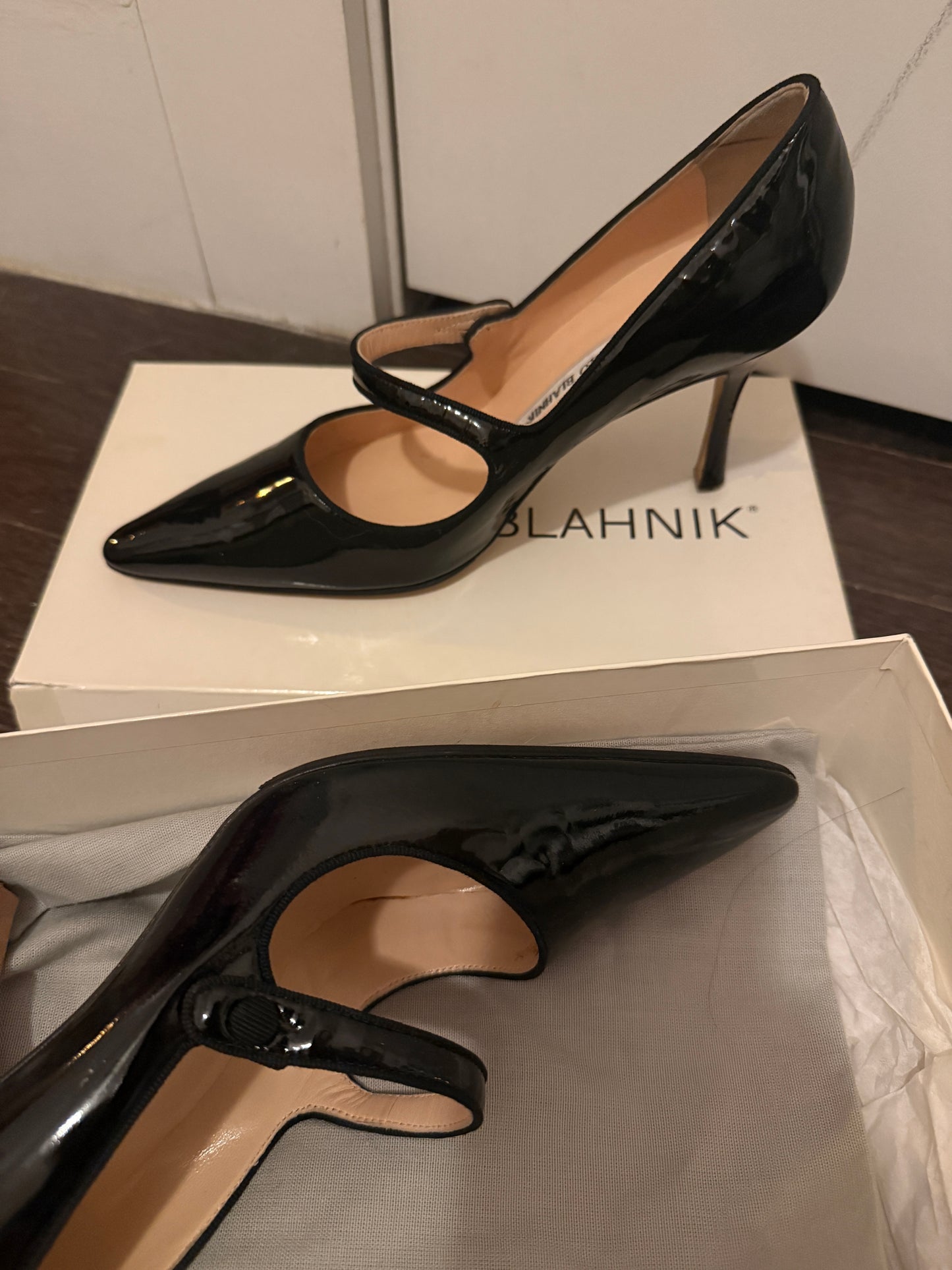 DO YOU KNOW WHAT THESE ARE?! Manolo Blahnik Mary Janes