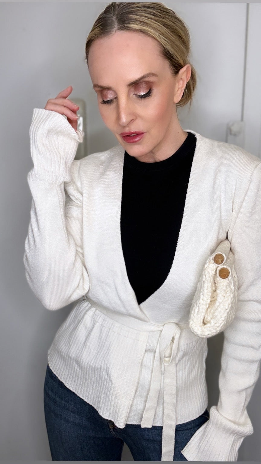 CARRIE’S ‘GET IT WHILE IT HOT’ CARDIGAN
