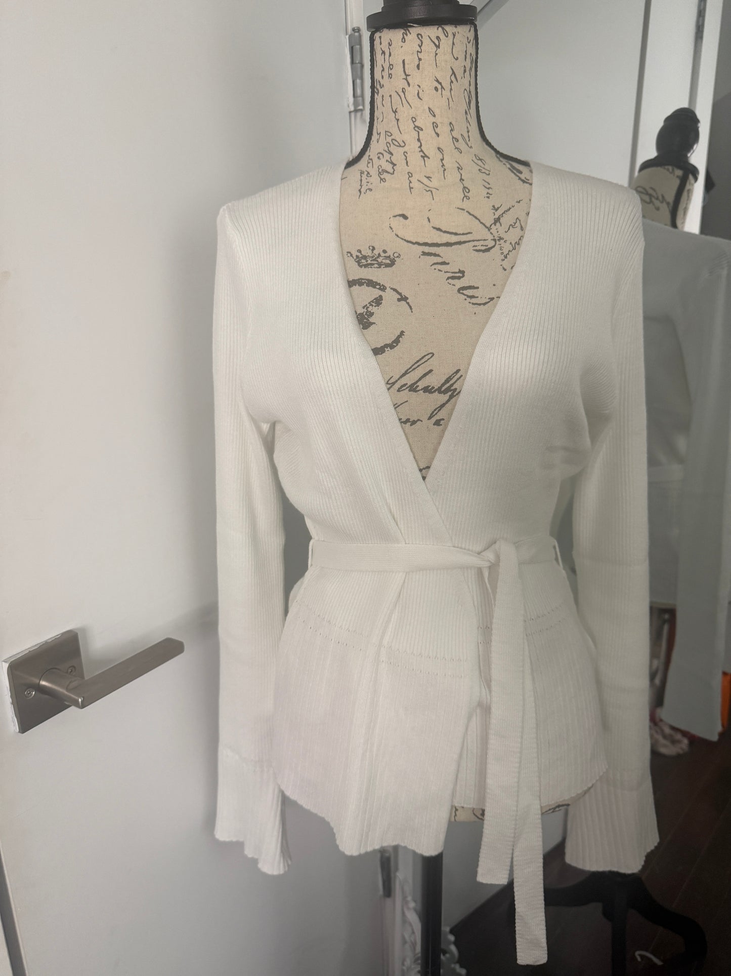 CARRIE’S ‘GET IT WHILE IT HOT’ CARDIGAN