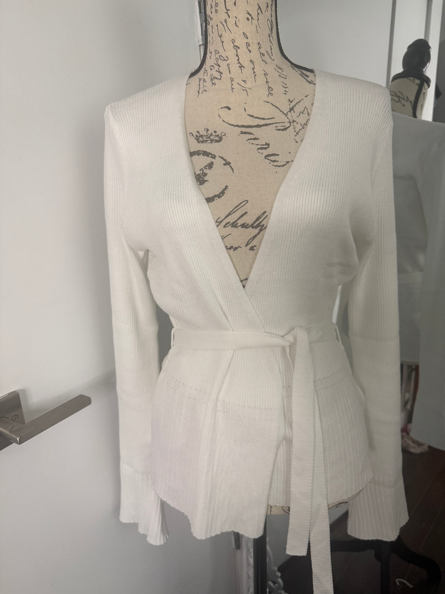 CARRIE’S ‘GET IT WHILE IT HOT’ CARDIGAN